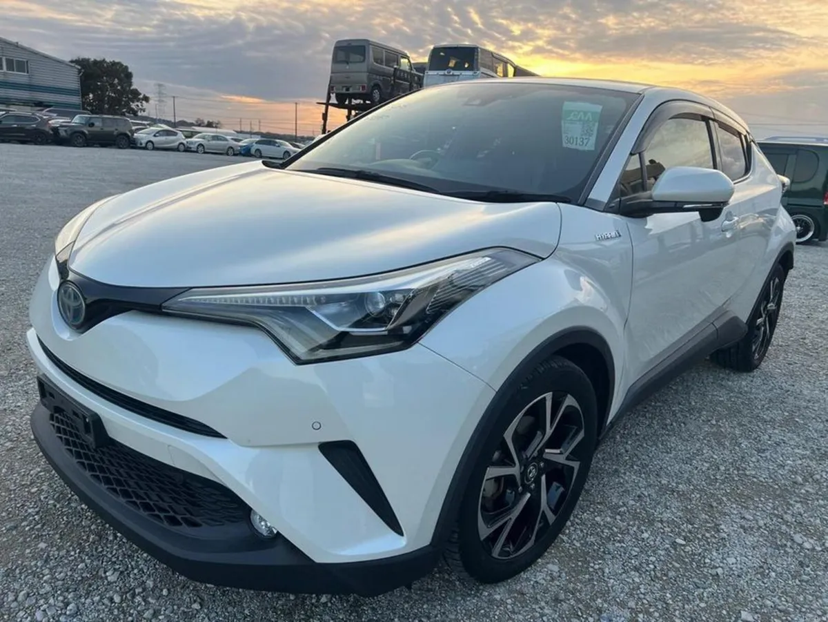 Toyota C-HR G Leather seats - Image 6