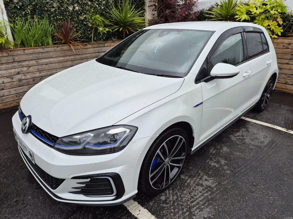 Volkswagen Golf GTE 1.4 TSI PHEV / BASE GRADE SPOR - Image 2