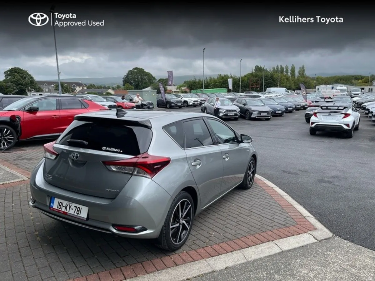 Toyota Auris HYBRID LUNA SPORT 4DR AUTO - Image 2