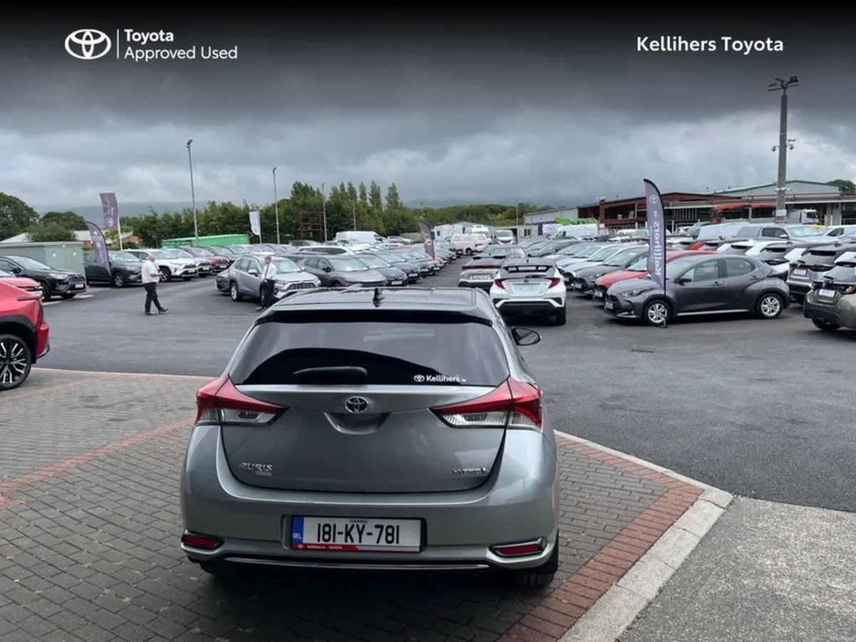Toyota Auris HYBRID LUNA SPORT 4DR AUTO - Image 4