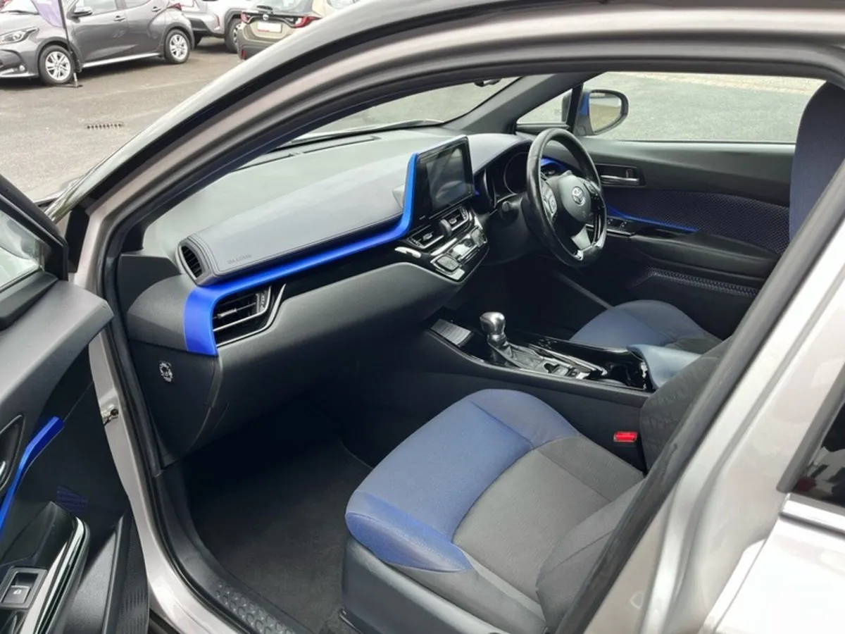 Toyota C-HR C-HR HYBRID LUNA SPORT - Image 6