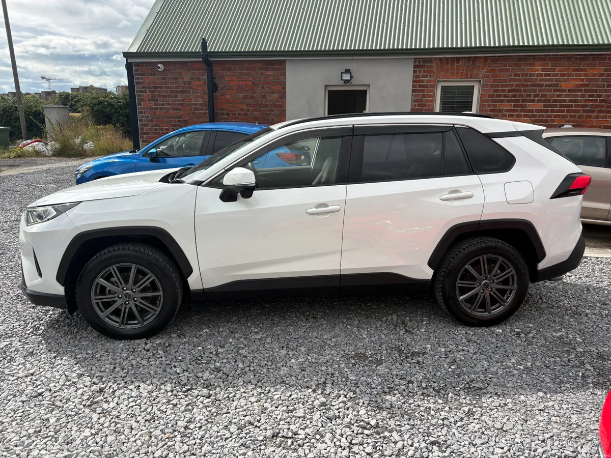 TOYOTA RAV 4 AUTO PETROL HYBRID - Image 2