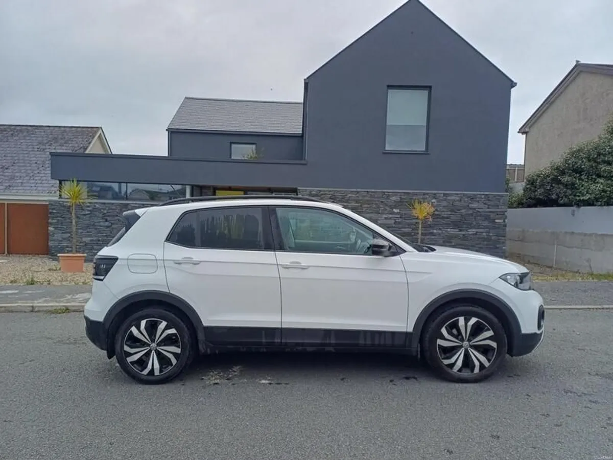 2019 Volkswagen Passat - Image 3
