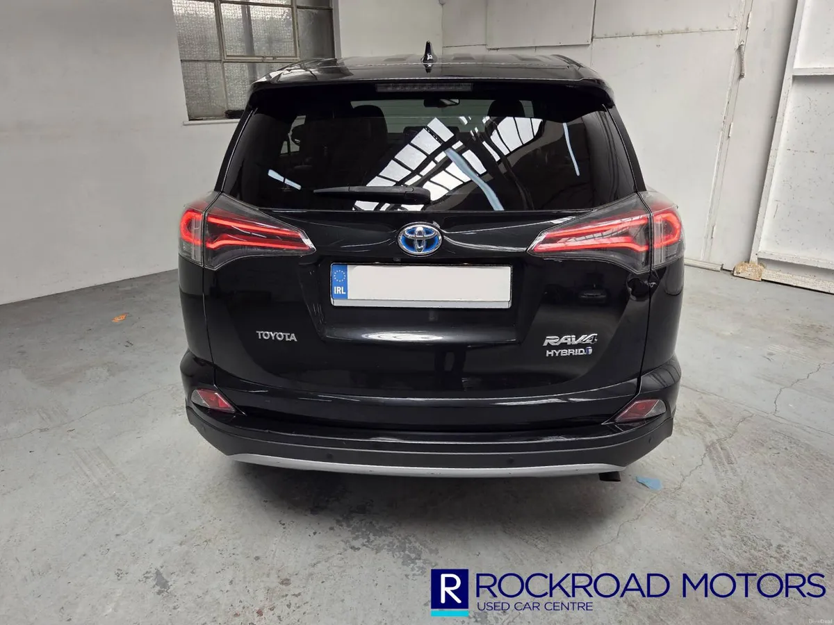 Toyota RAV4 2.5 VVT-I Hybrid Design CV CVT 2WD2018 - Image 3