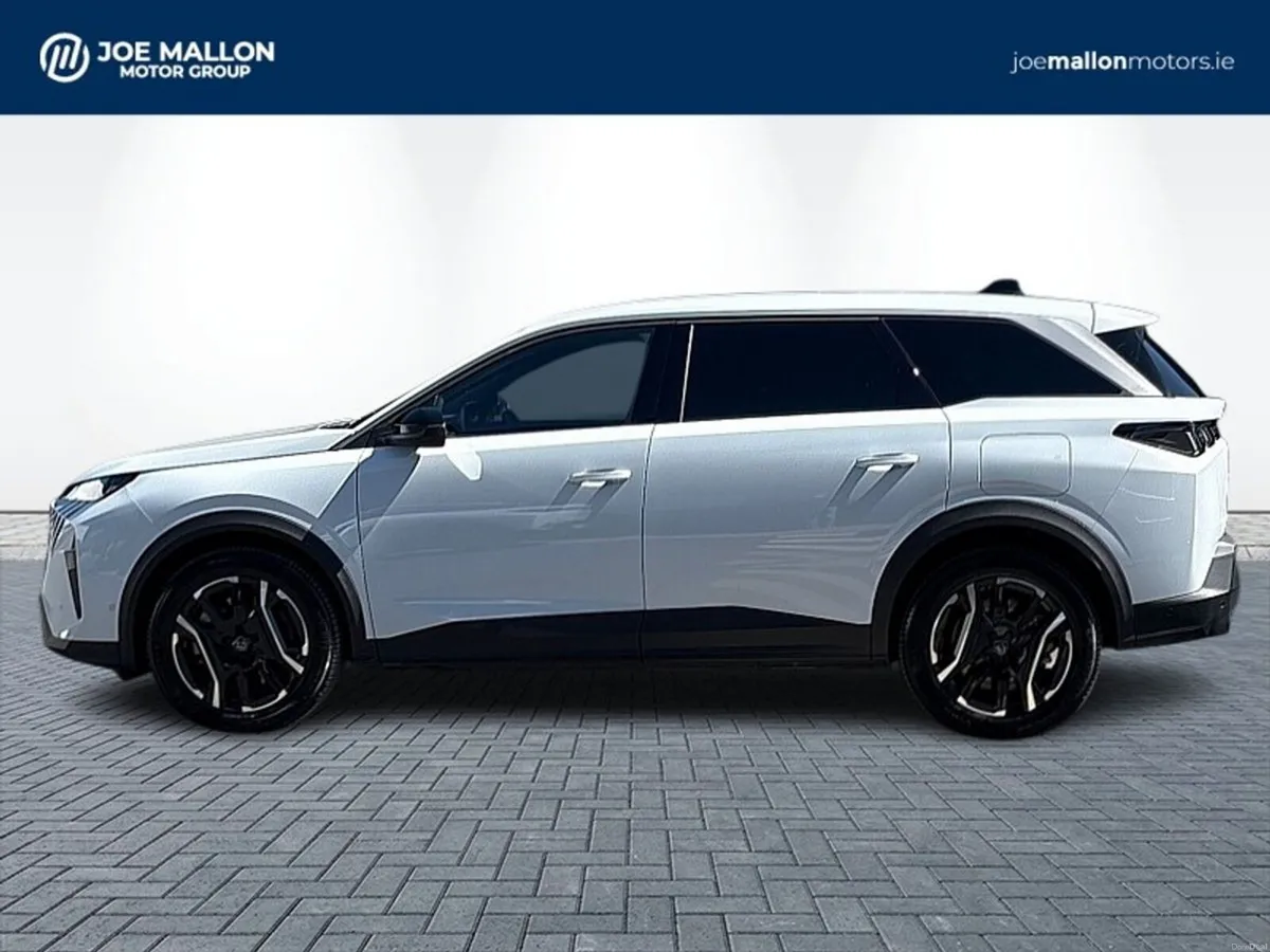 Peugeot 5008 B EV 73kwh 210hp Allure ** Amazing Va - Image 4