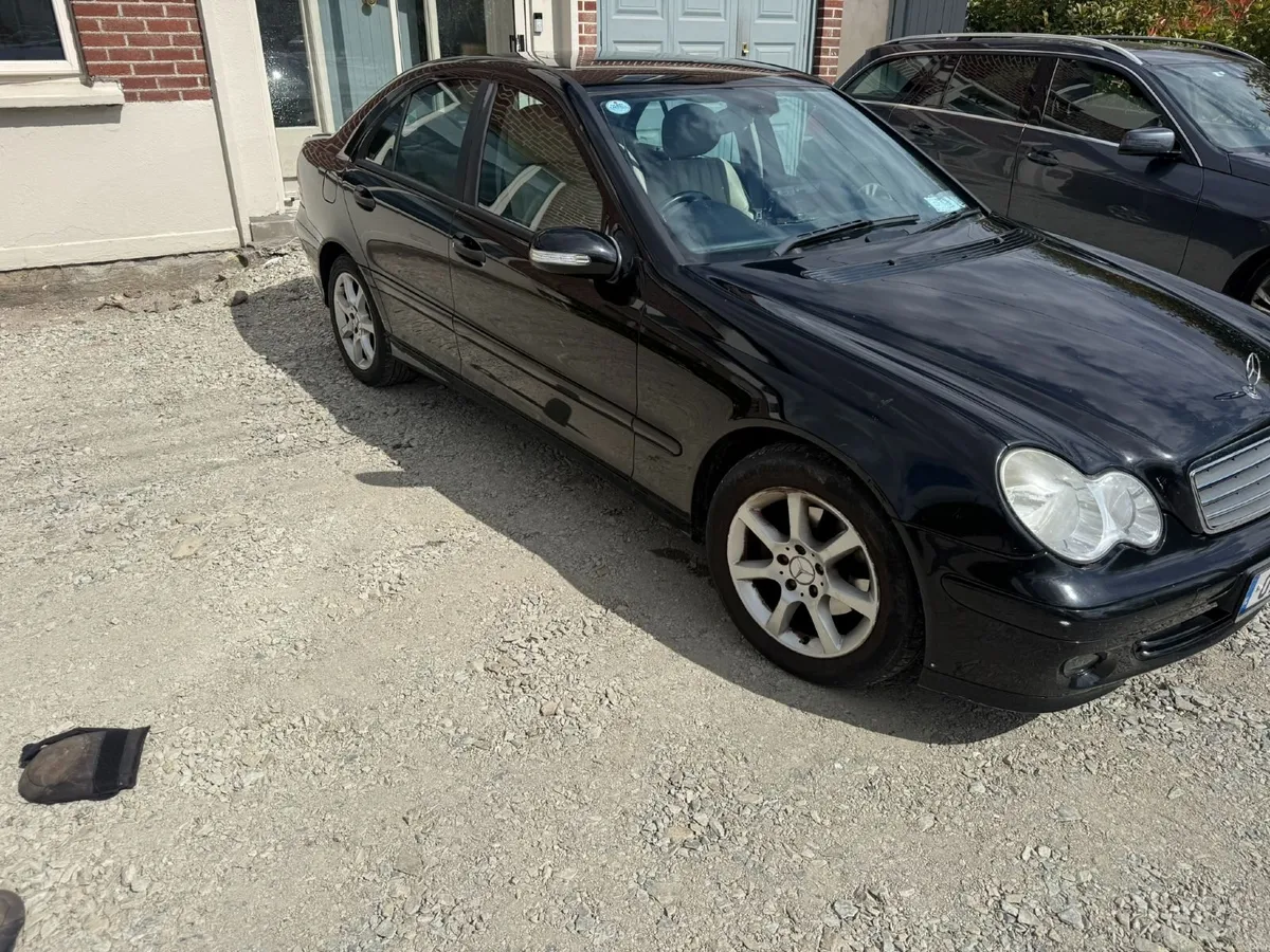 Mercedes-Benz C-Class 2007 - Image 2