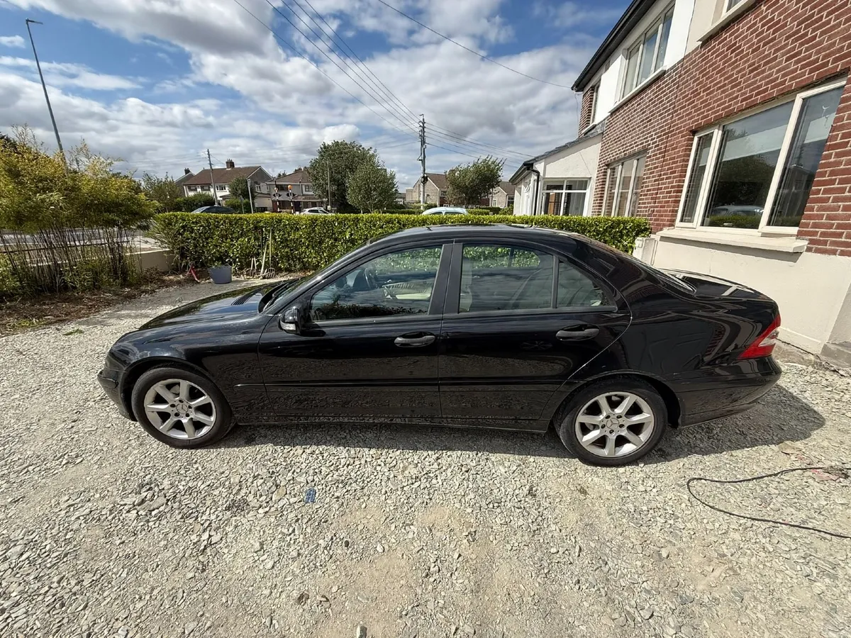 Mercedes-Benz C-Class 2007 - Image 5