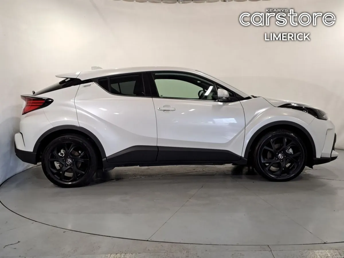Toyota C-HR 1.8 - Image 2