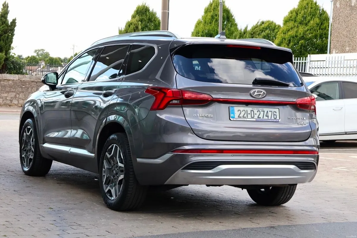 Hyundai Santa Fe 1.6 PHEV 4WD Executive Plus Auto - Image 4