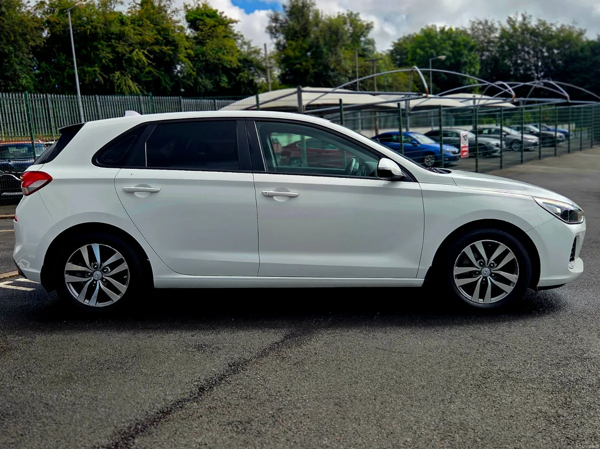 **Low Kms** Hyundai i30 2017 - Image 5