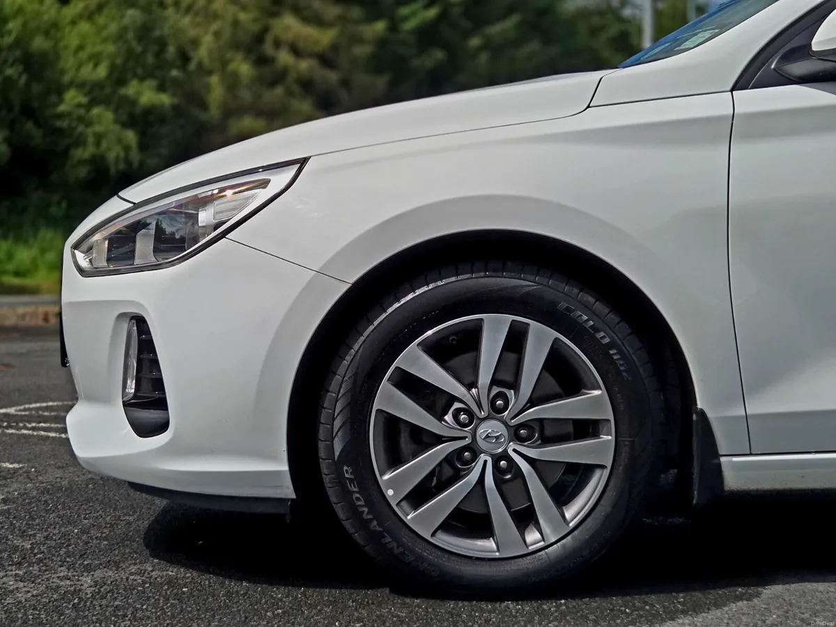 **Low Kms** Hyundai i30 2017 - Image 4