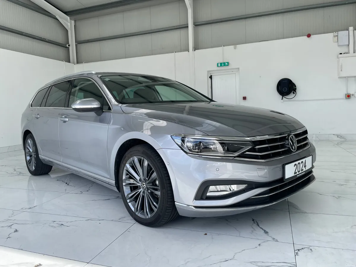 2024 Volkswagen Passat - Image 2