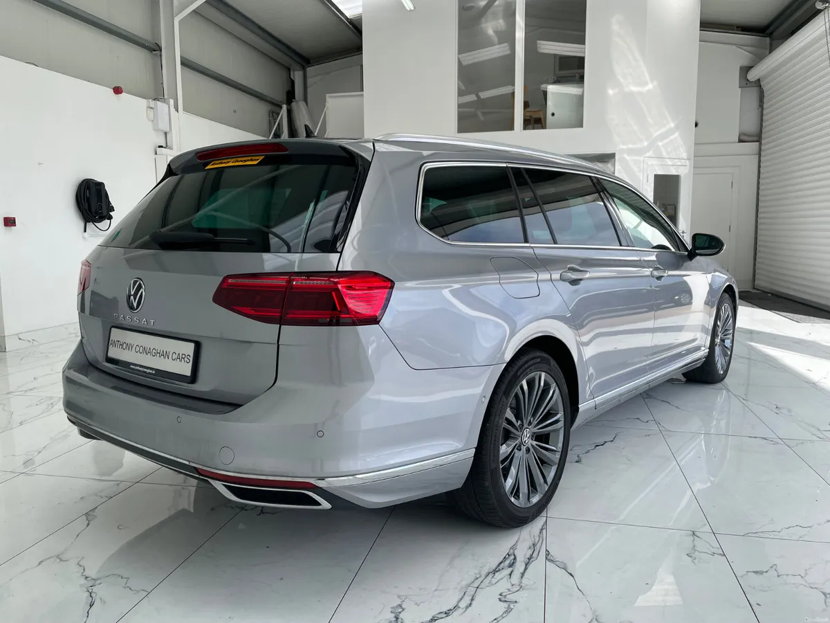 2024 Volkswagen Passat - Image 4