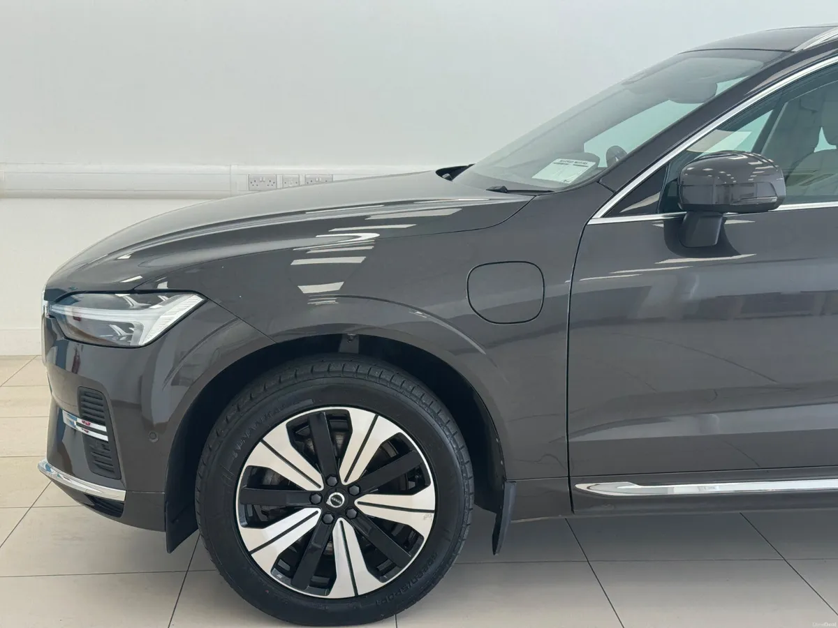 Volvo XC60 2023 - Image 3