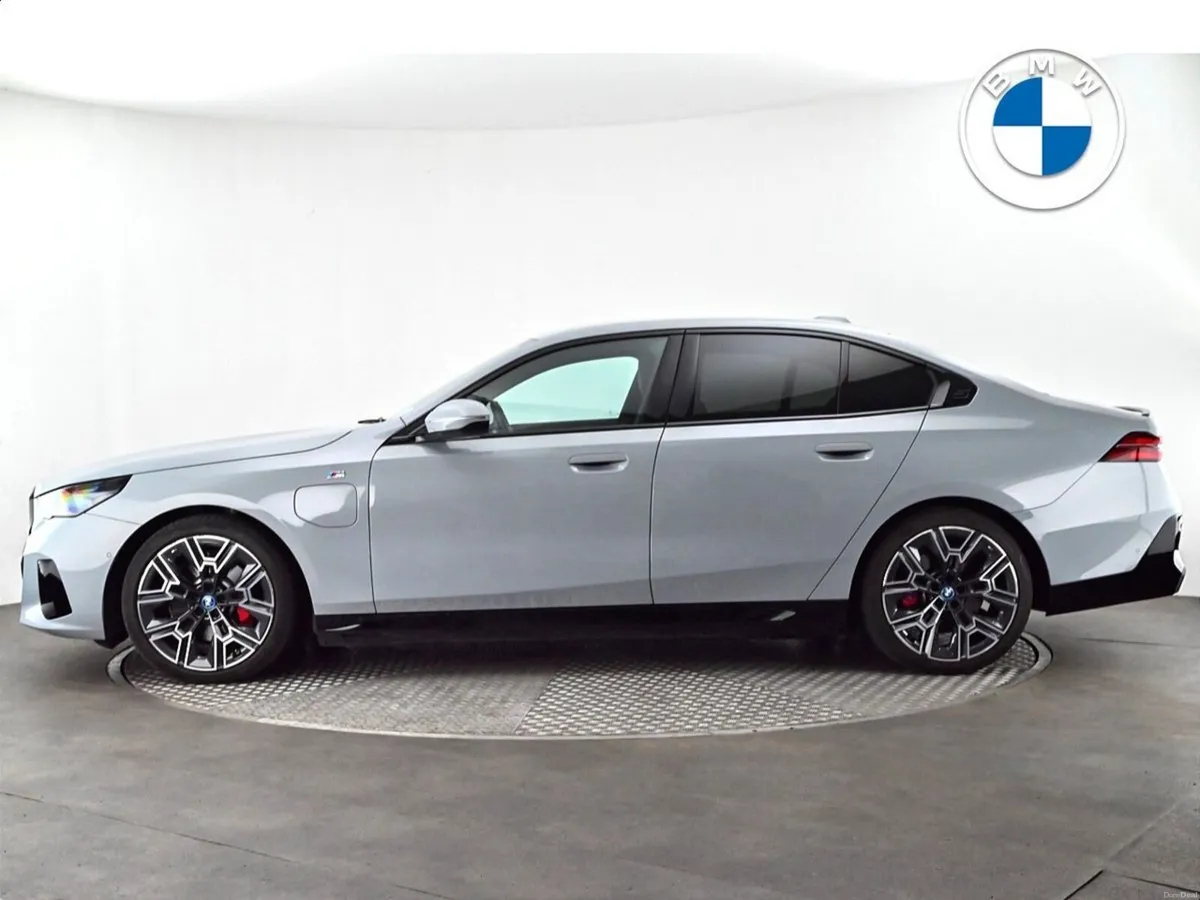 BMW 5-Series 530e M Sport Pro Saloon - Image 3