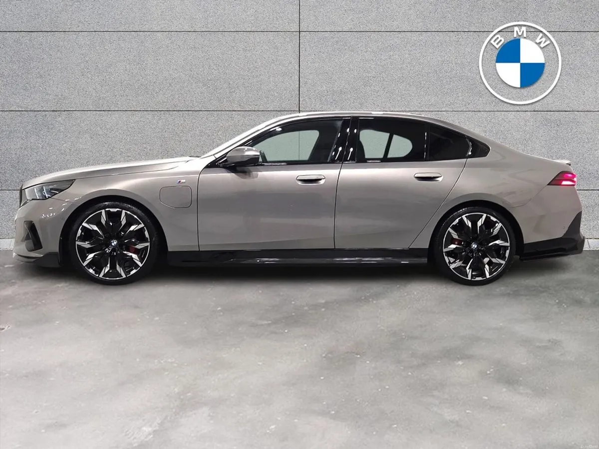 BMW 5-Series 530e M Sport Pro Saloon - Image 3