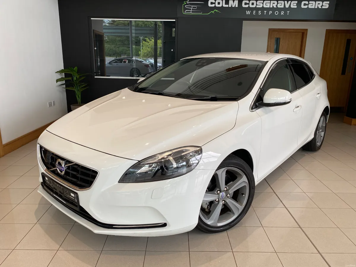 Volvo V40 2013 T4 180HP SE LUX Auto - Image 3
