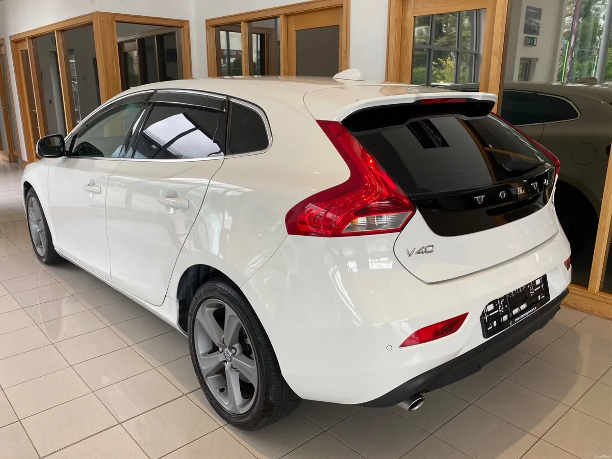 Volvo V40 2013 T4 180HP SE LUX Auto - Image 4