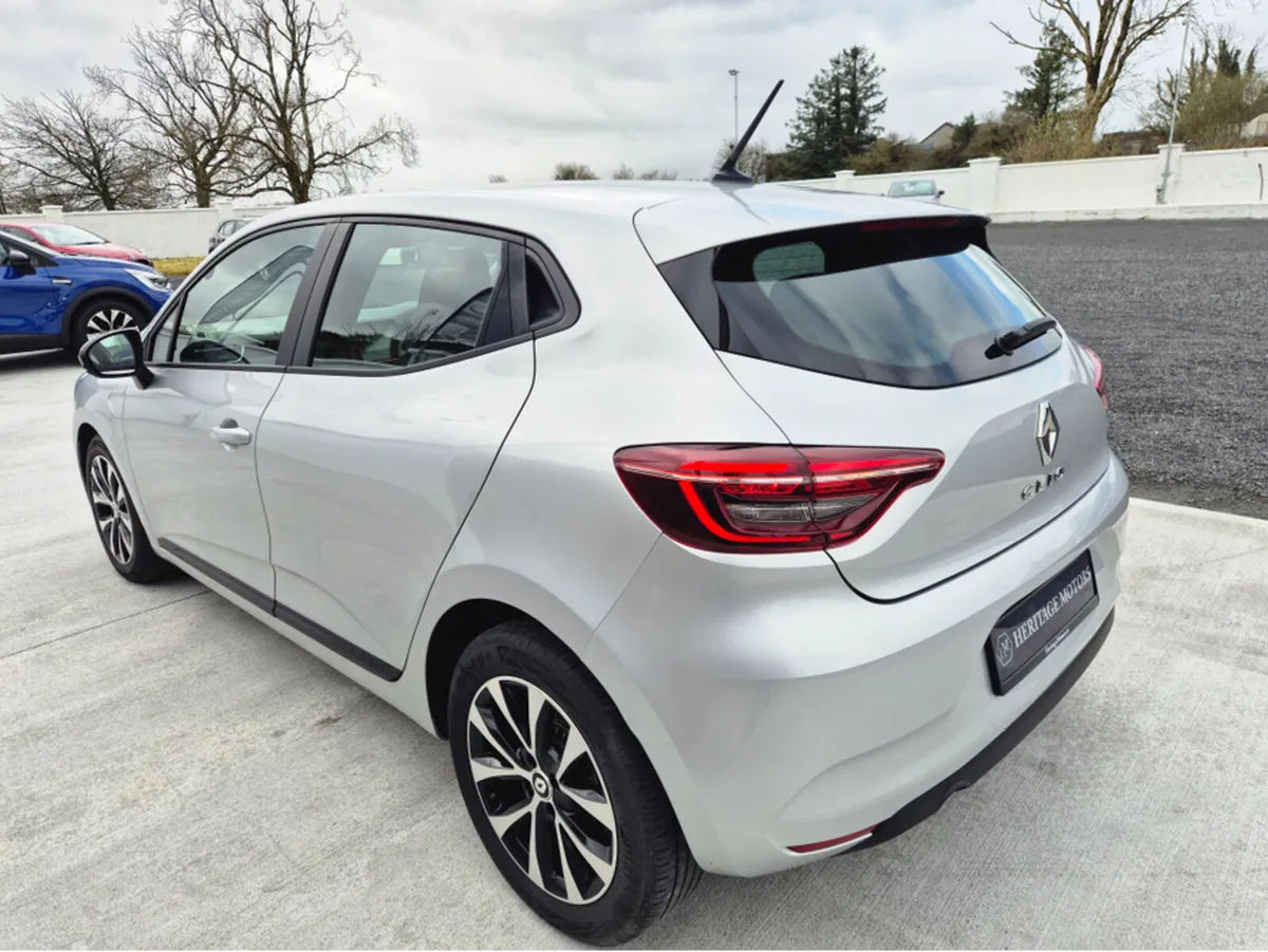 Renault Clio EQUILIBRE TCE 90 MY22.5 5 5DR - Image 6