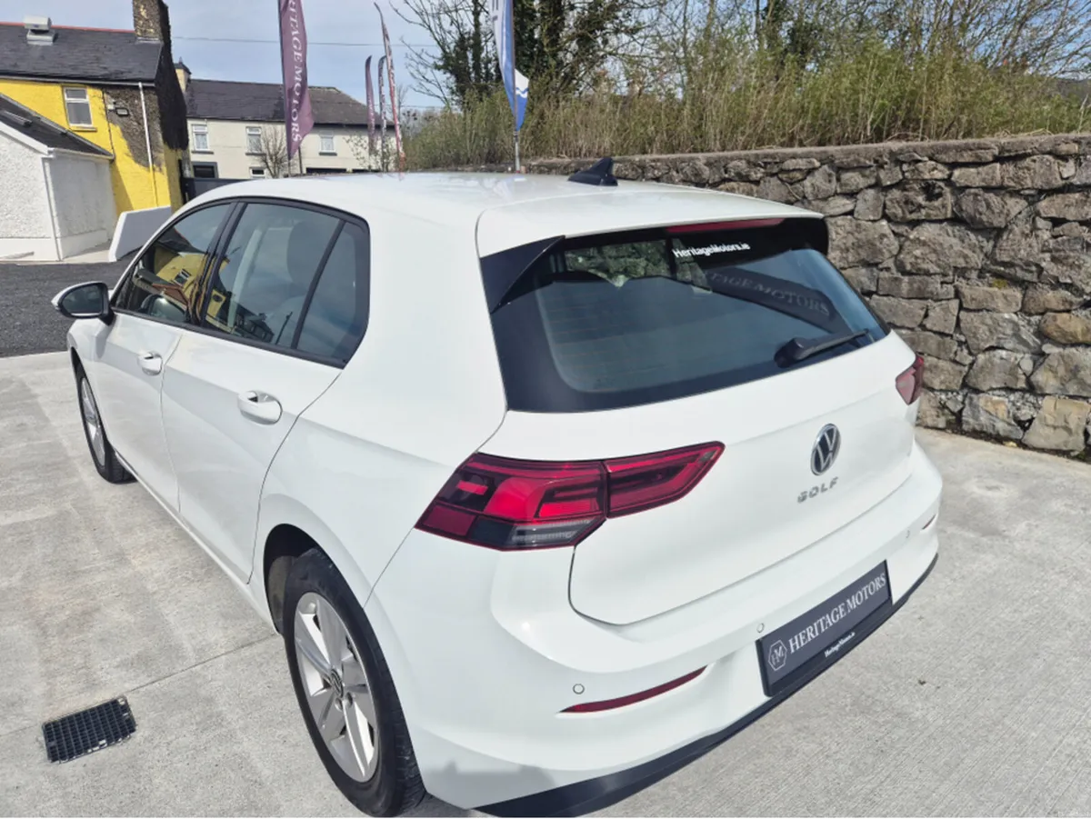 Volkswagen Golf LIFE 2.0 TDI 115HP 5DR - Image 6