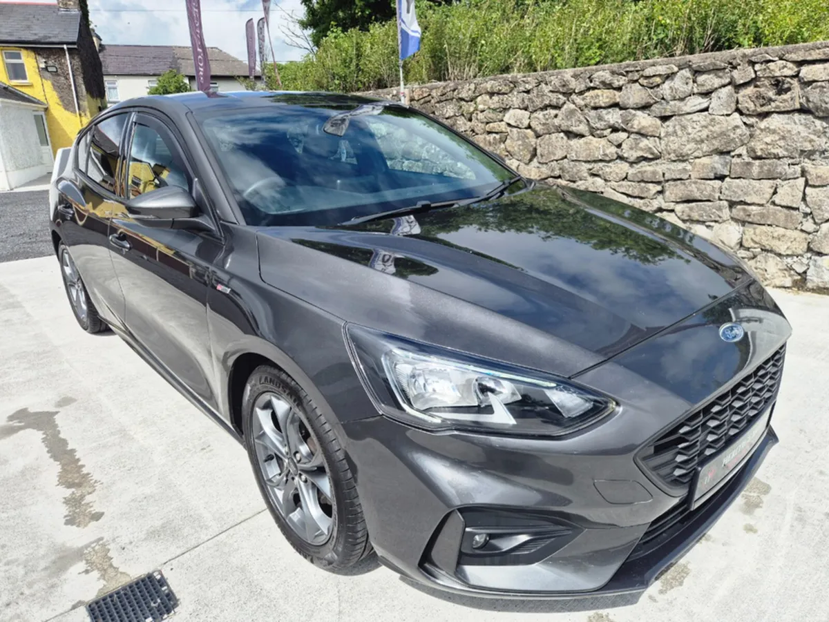 Ford Focus 1.0 ST-LINE ECOBOOST 125 125PS 5DR T - Image 2