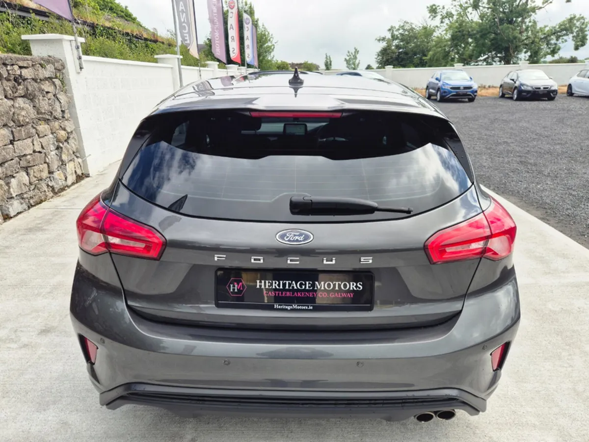 Ford Focus 1.0 ST-LINE ECOBOOST 125 125PS 5DR T - Image 3