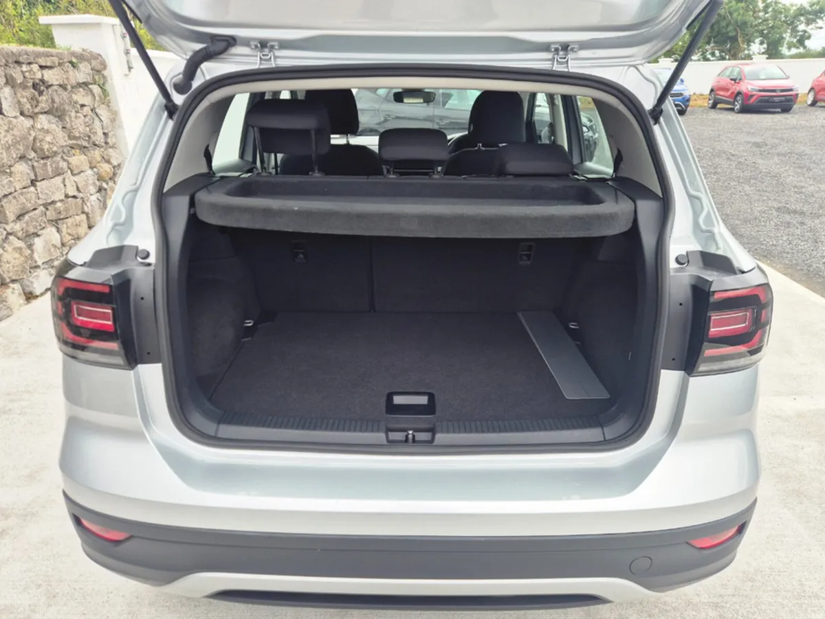 Volkswagen T-Cross LIFE 1.0 TSI MANUAL 5SPEED 95BH - Image 5