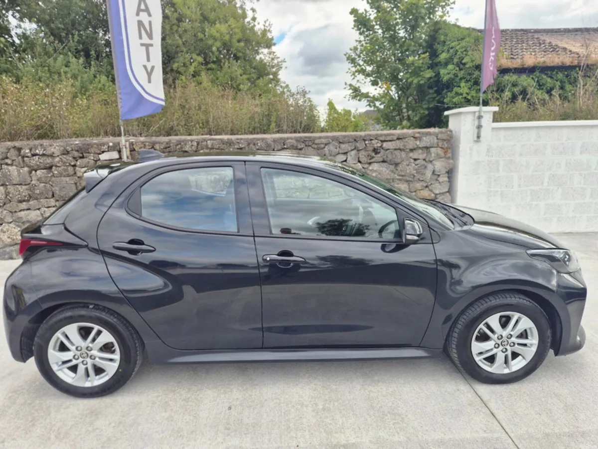 Toyota Yaris HYBRID LUNA AUTO 4DR - Image 1