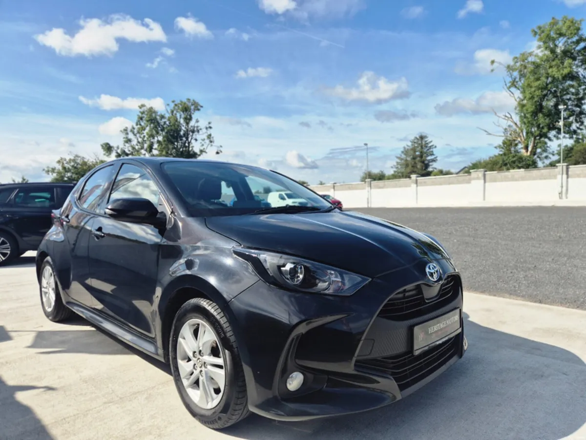 Toyota Yaris HYBRID LUNA AUTO 4DR - Image 5
