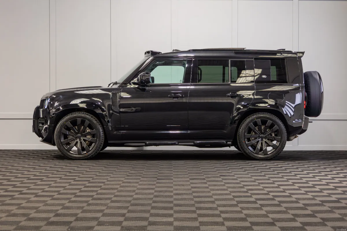 2023 Land Rover Defender P400e X-Dynamic HSE - Image 3