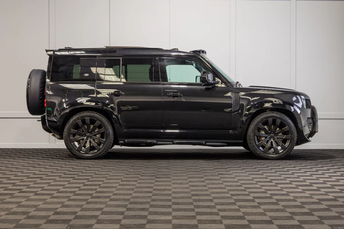 2023 Land Rover Defender P400e X-Dynamic HSE - Image 6
