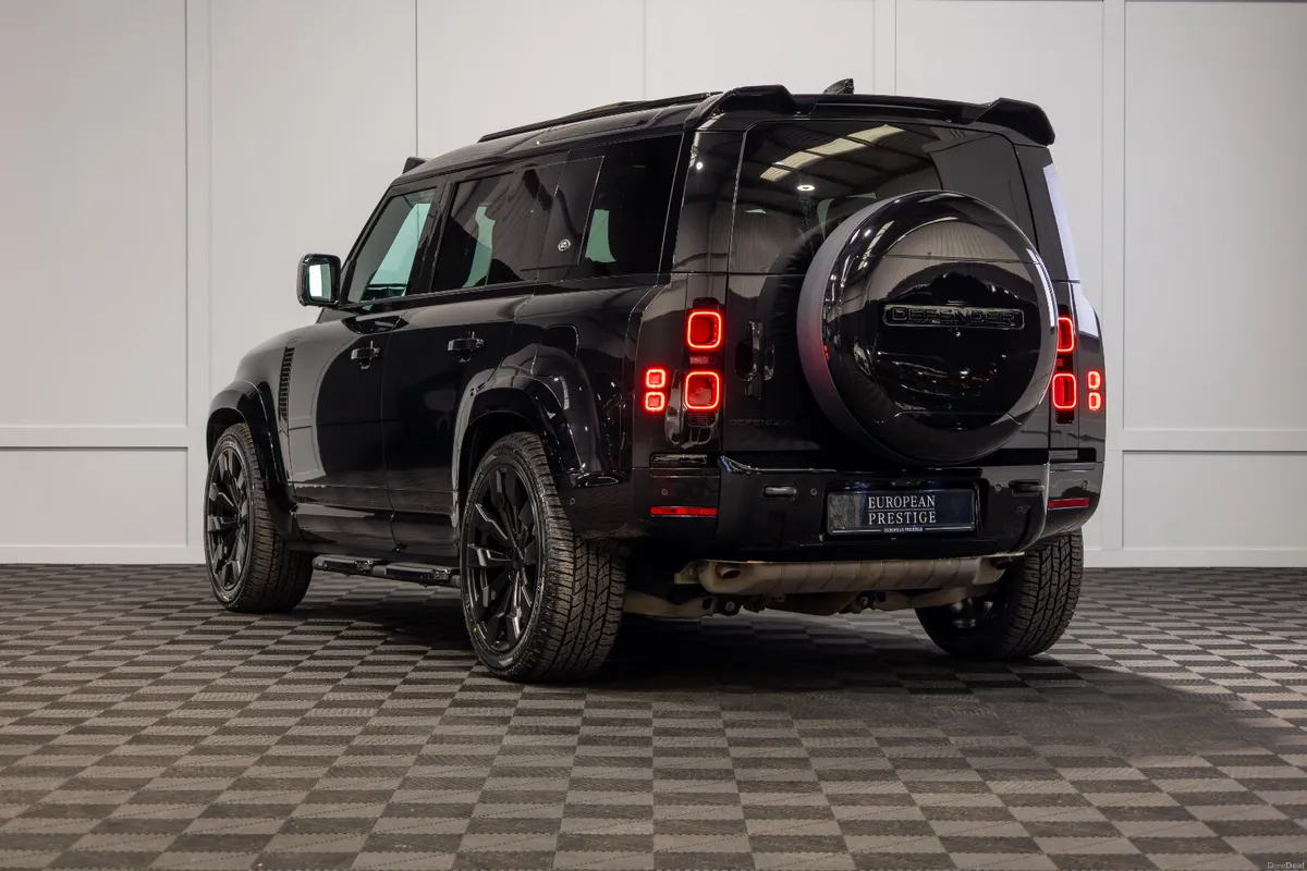 2023 Land Rover Defender P400e X-Dynamic HSE - Image 4