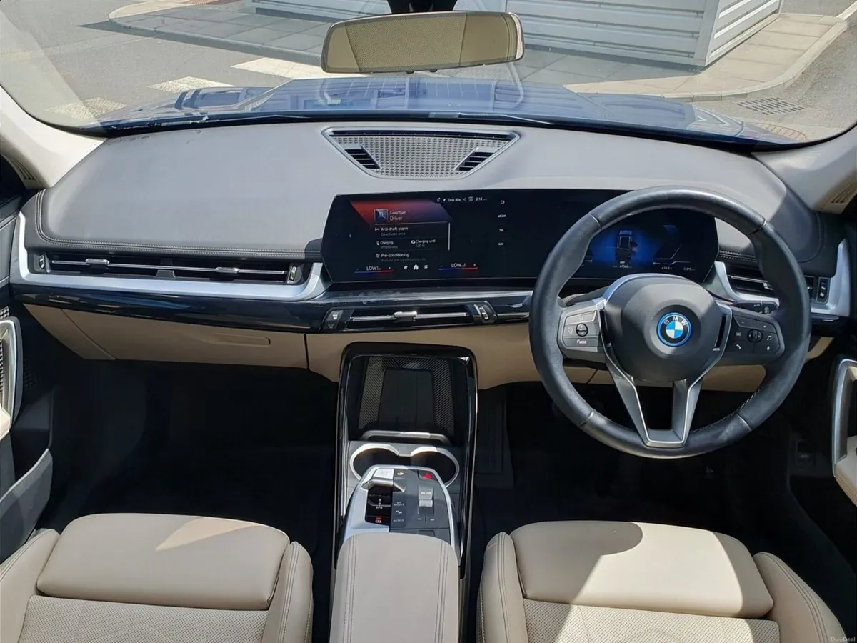 BMW iX1 eDrive20 xLine - Image 4