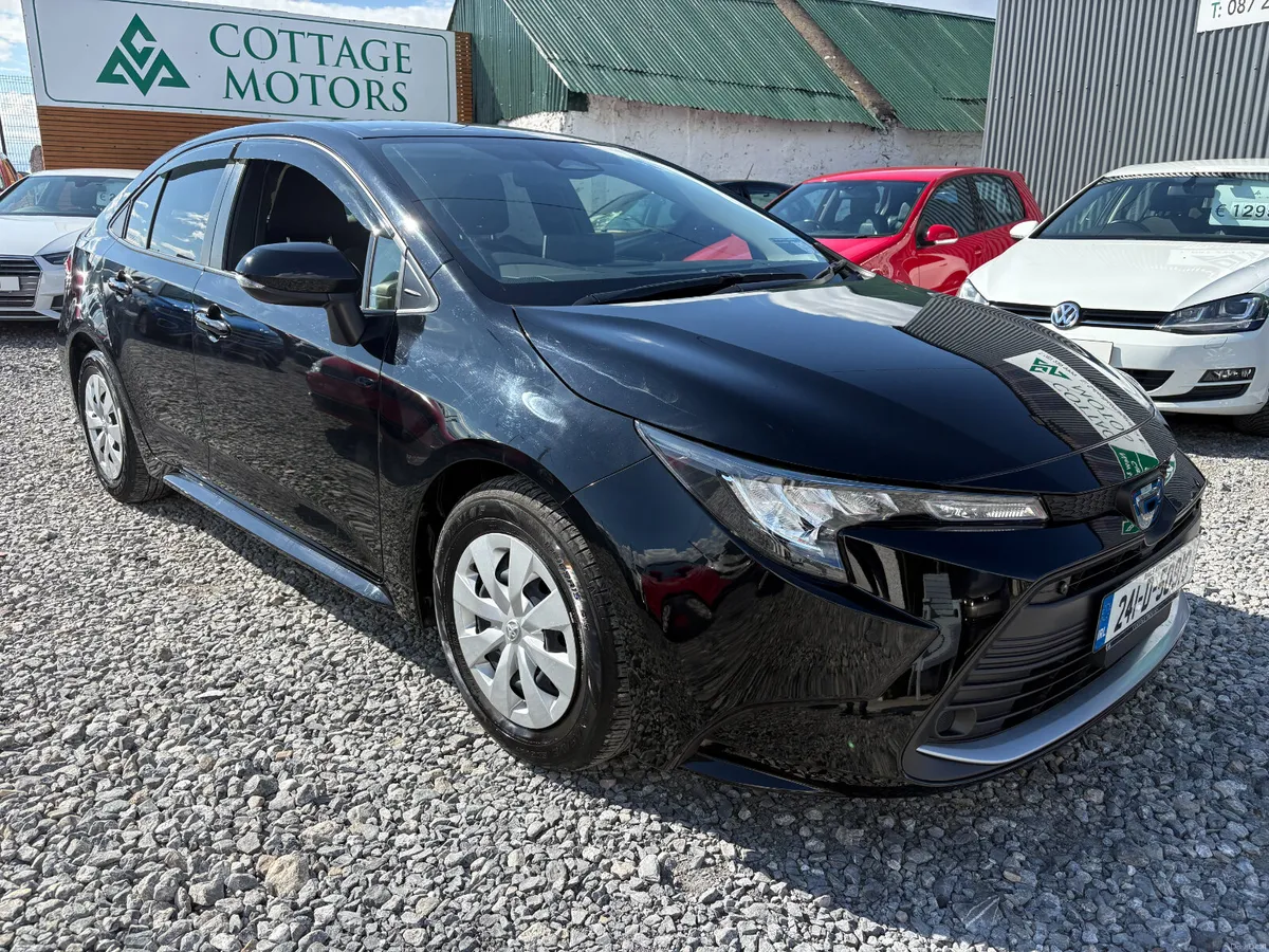 1.8 Petrol Hybrid Toyota Corolla Saloon *LOW KM* - Image 5