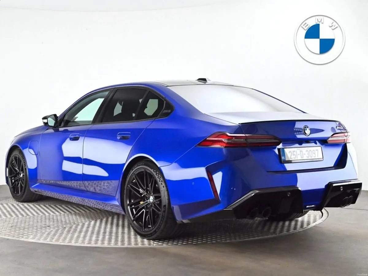BMW M5 Saloon - Image 2