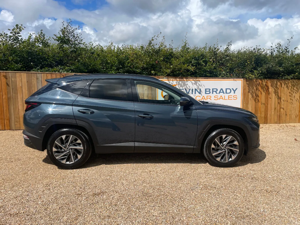 Hyundai Tucson EXECUTIVE 1.6 DIESEL SUV - Image 3