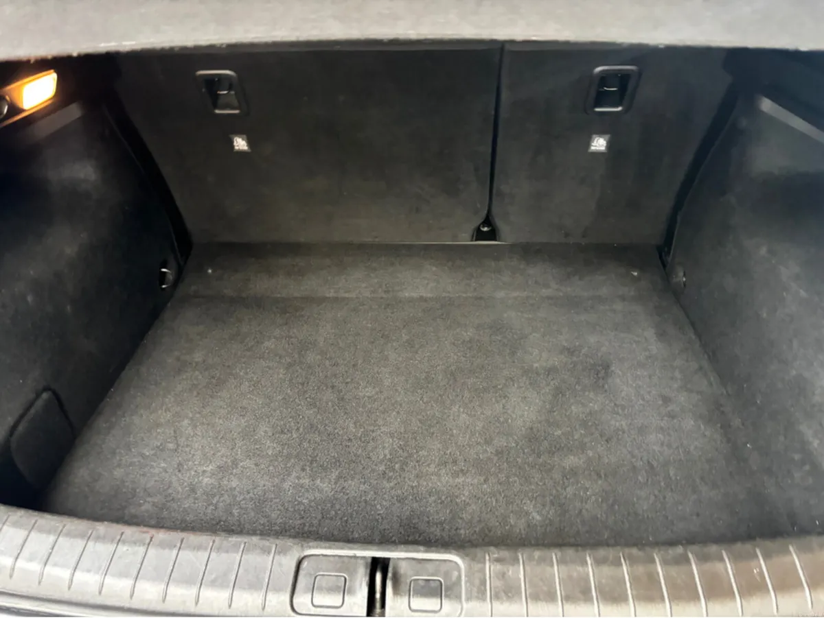 Fiat Tipo HB 1.6 MJ 120HP LOUNGE 5DR - Image 2