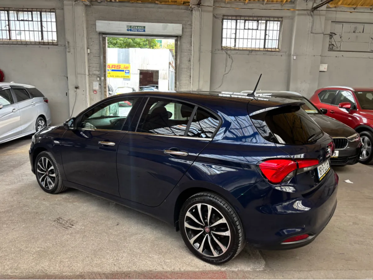 Fiat Tipo HB 1.6 MJ 120HP LOUNGE 5DR - Image 4