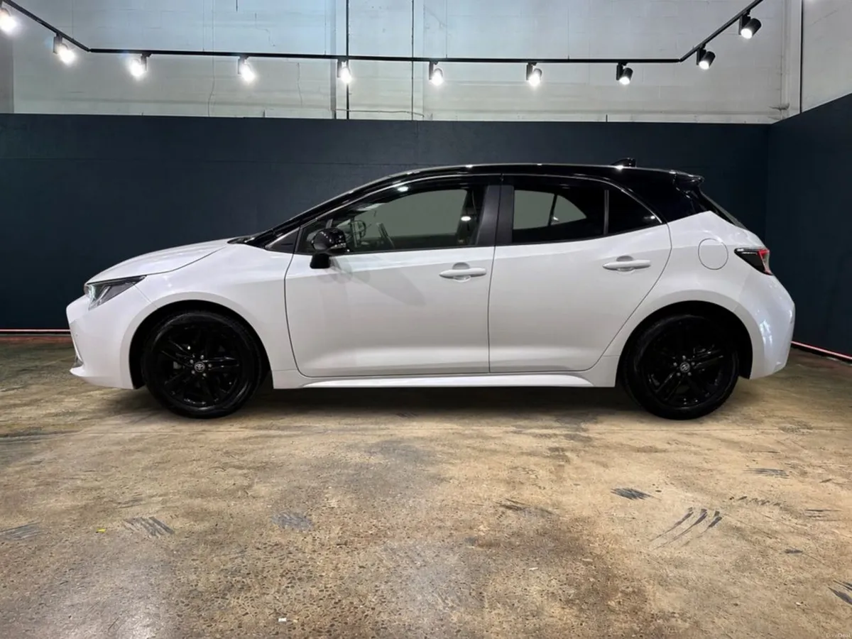 Toyota Corolla 1.8 HYBRID G STYLE PACKAGE - WHITE/ - Image 6