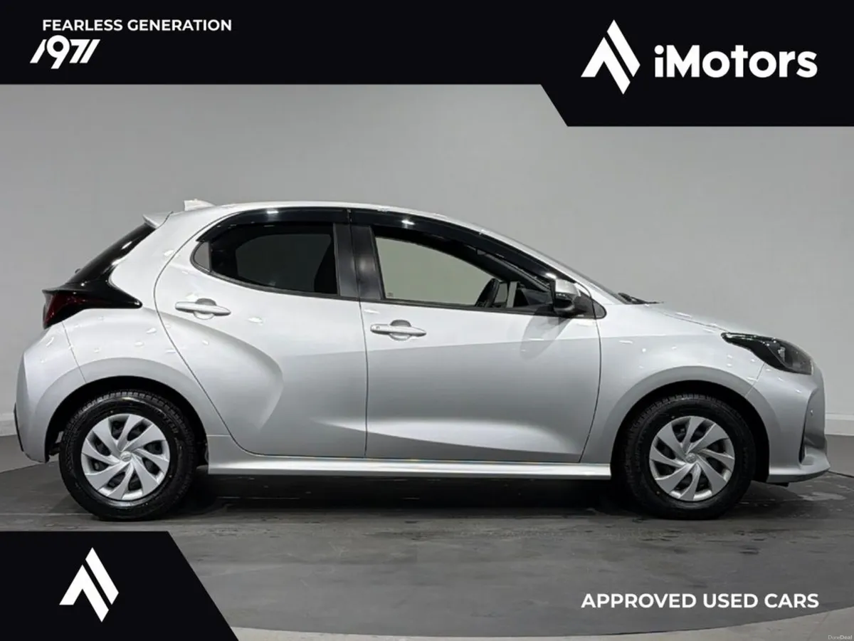 Toyota Yaris Hybrid - Image 2
