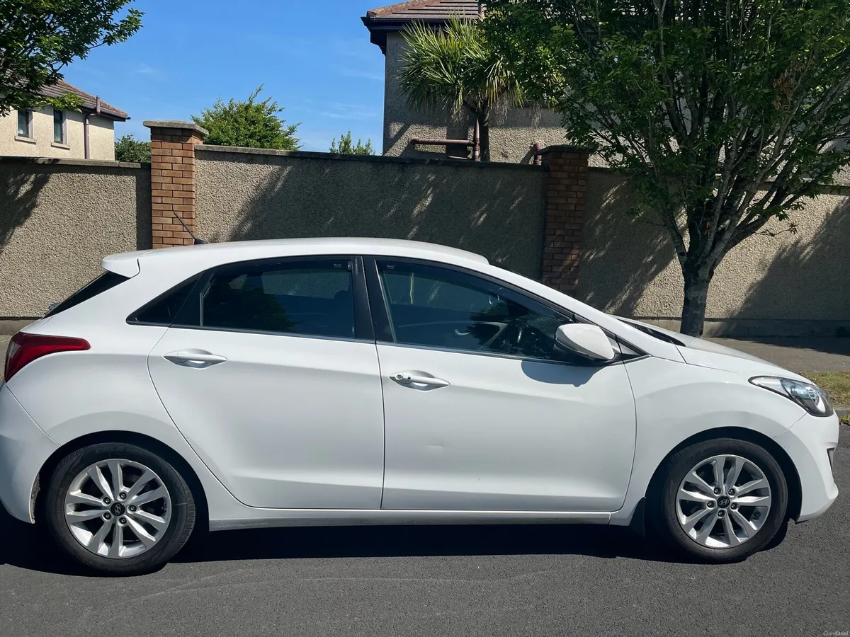 152 Hyundai i30 deluxe - Image 3