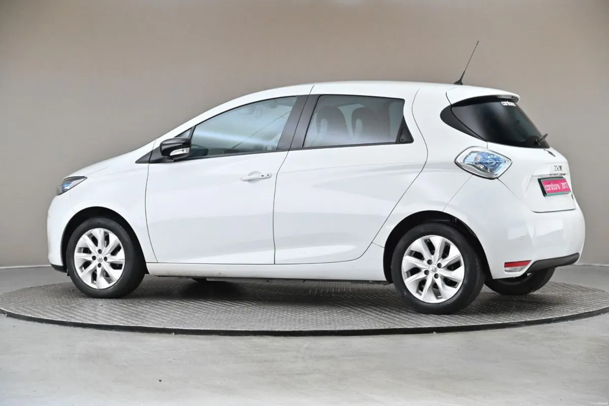 Renault Zoe DYNAMIQUE NAV**STUNNING CAR** - Image 5
