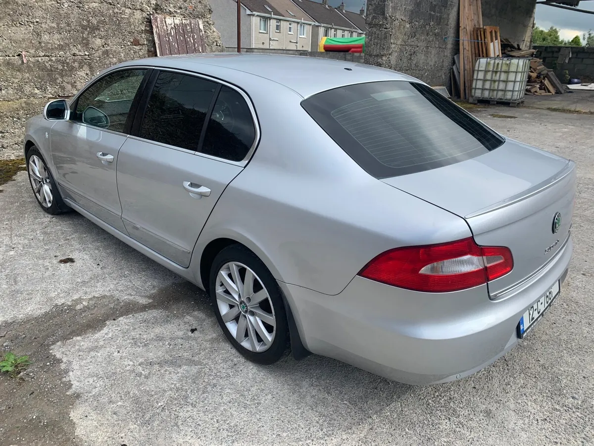 Skoda Superb 2012 - Image 4