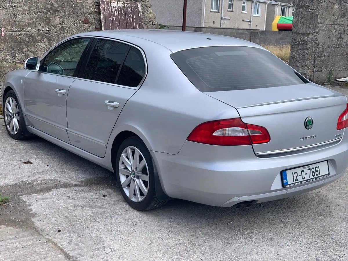 Skoda Superb 2012 - Image 5