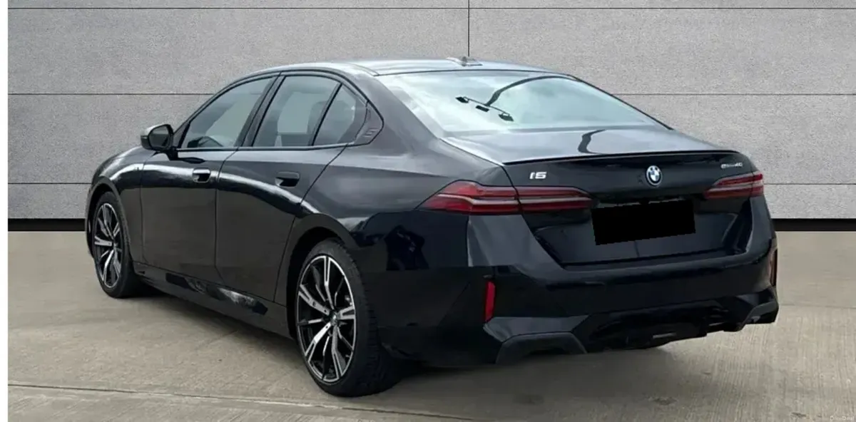 I5 M SPORT PRO ( HUGE SPEC )( FULL OF FACTORY EXTR - Image 3