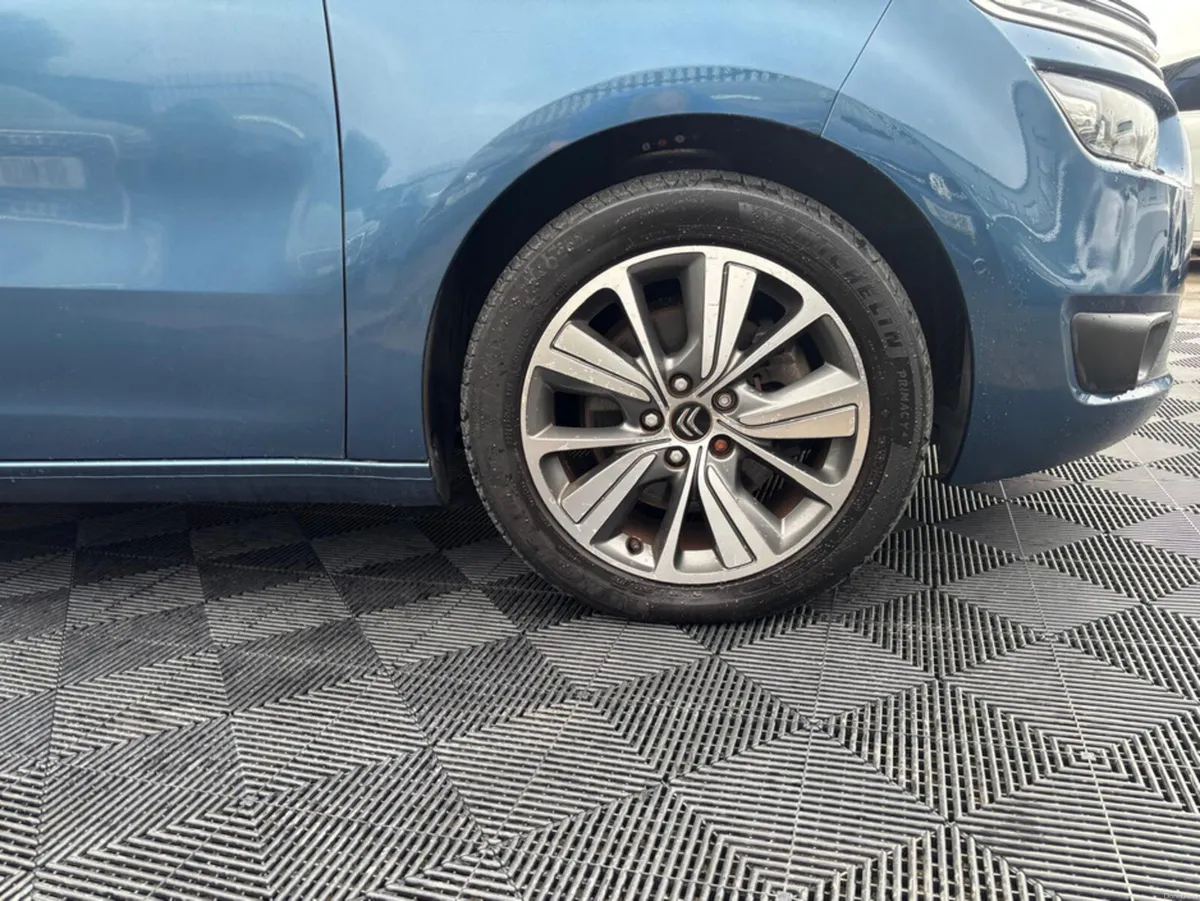 Citroen C4 Picasso Citroen C4, 1.6 petrol, auto, 7 - Image 2