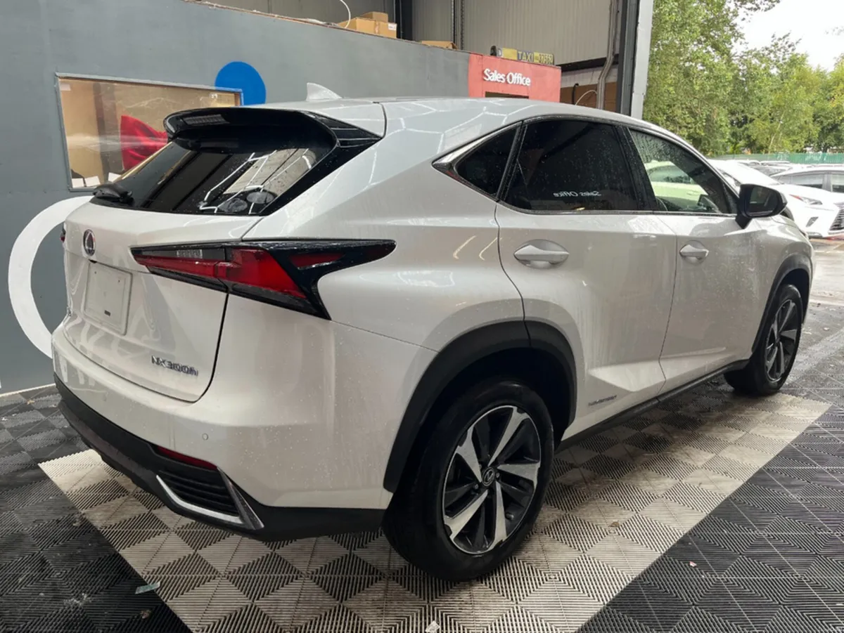 Lexus NX 2020 LEXUS NX300h PACKAGE  AUTOMATIC / CR - Image 4