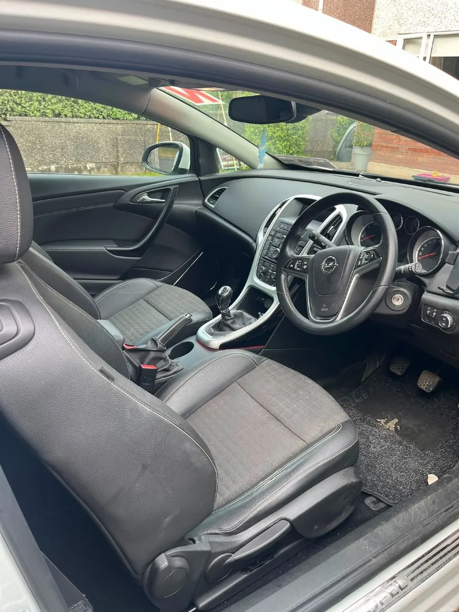 Opel Astra 2015 - Image 2