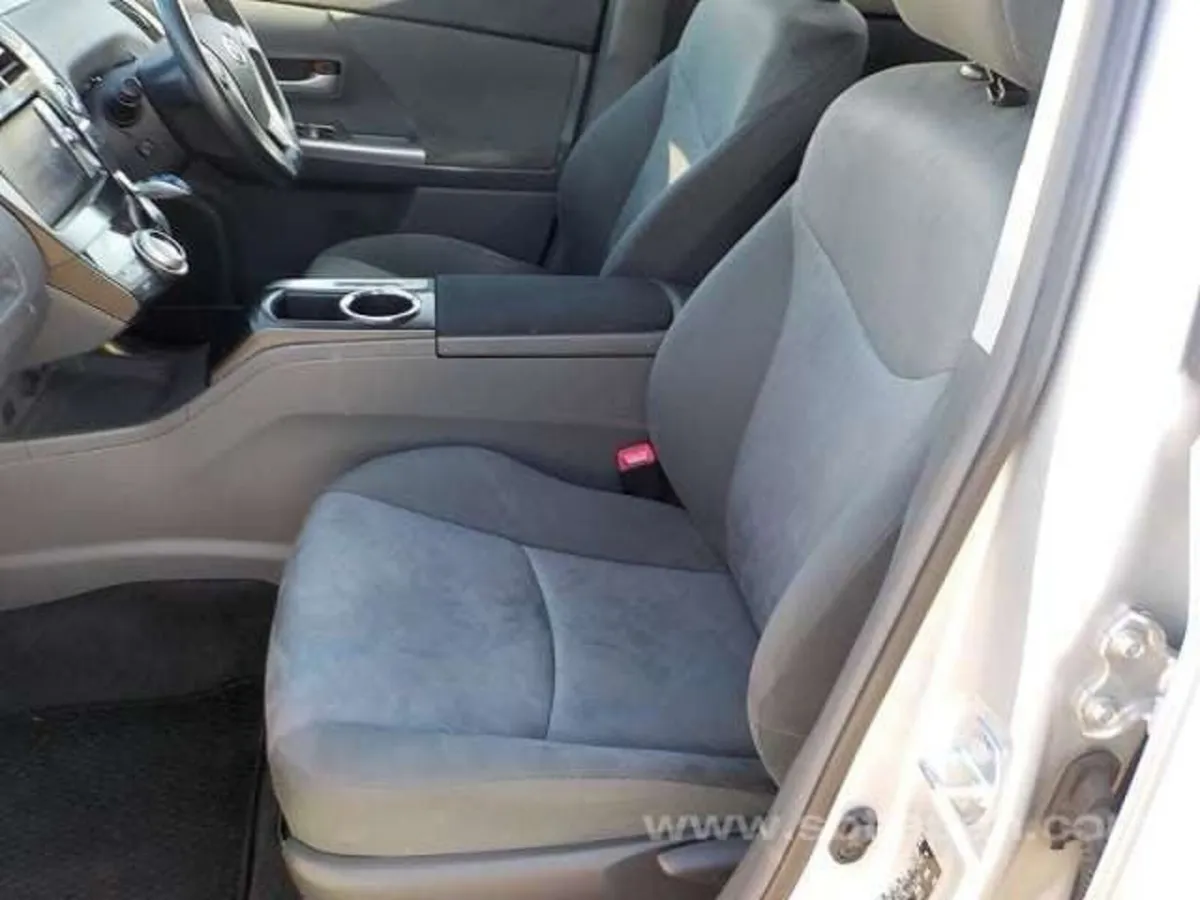 Beautiful Prius. VERY LOW mileage. - Image 5