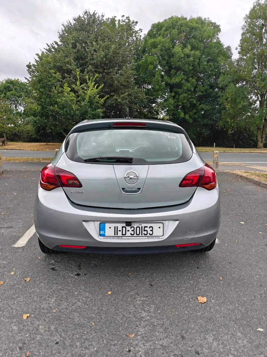 Opel Astra 2011 - Image 3
